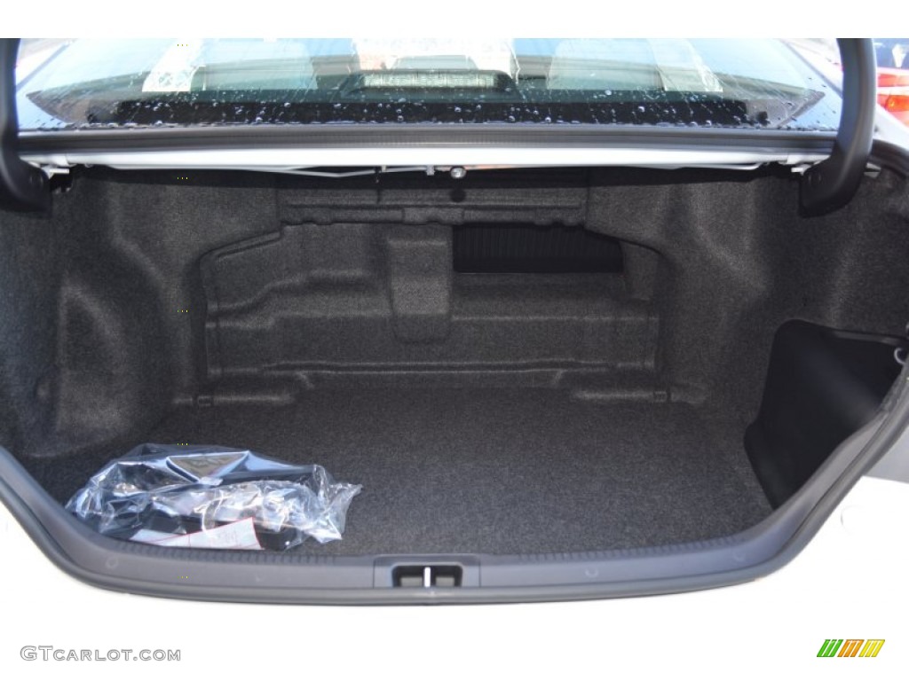 2015 Toyota Camry LE Trunk Photo #99993610