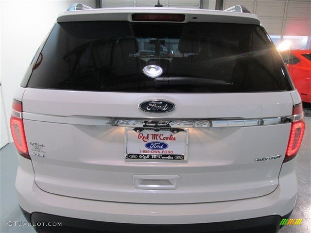 2015 Explorer XLT - White Platinum / Medium Light Stone photo #5