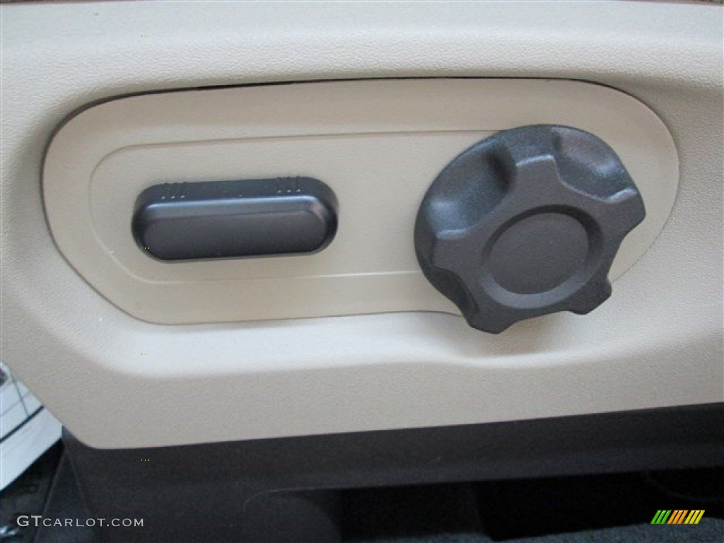 2015 Explorer XLT - White Platinum / Medium Light Stone photo #18