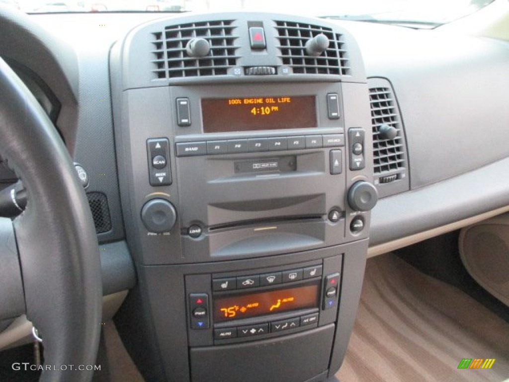 2003 Cadillac CTS Sedan Controls Photos