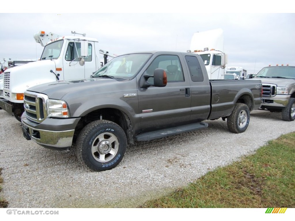 2006 F250 Super Duty Lariat SuperCab 4x4 - Dark Shadow Gray Metallic / Medium Flint photo #2