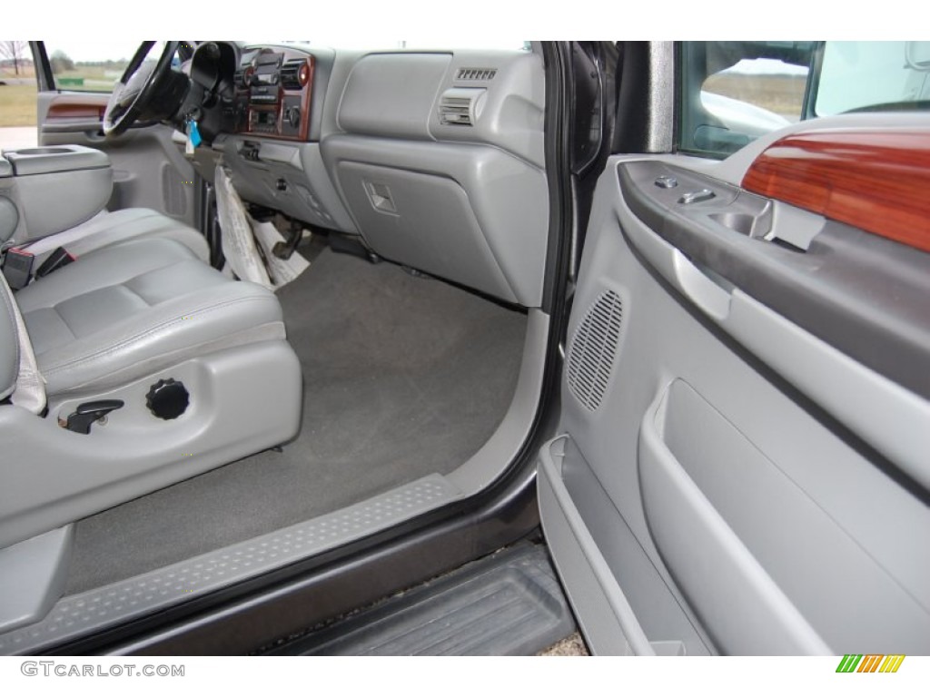 2006 F250 Super Duty Lariat SuperCab 4x4 - Dark Shadow Gray Metallic / Medium Flint photo #24